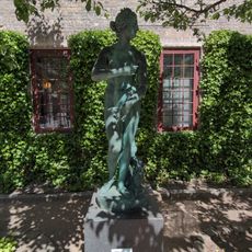 Statue