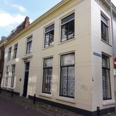 Sint Walburgstraat 19, Tiel
