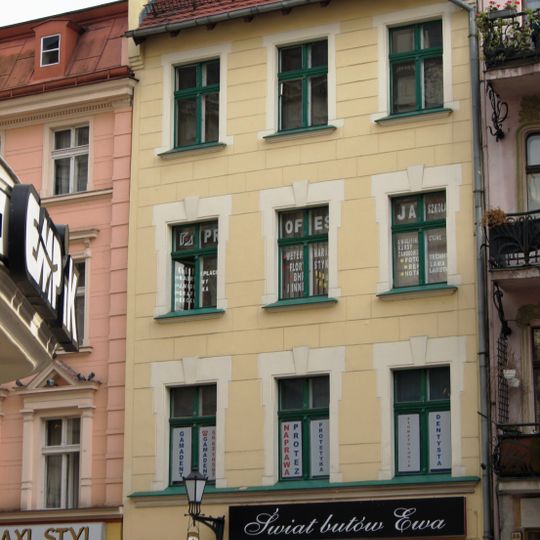 Dom z wyposażeniem w postaci pieców kaflowych