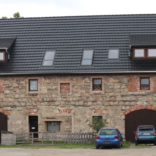 Drei Wirtschaftsgebäude eines ehemaligen Rittergutes Lindenstraße 23; 25