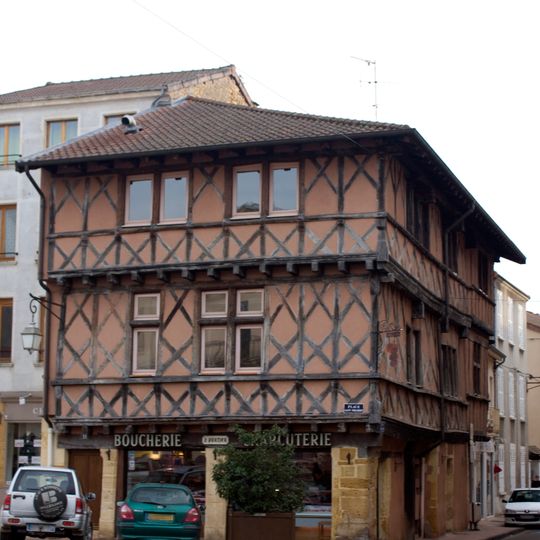 Maison, 19 place Saint-Philibert, rue des Moulins