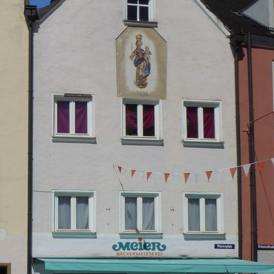 Wohn- und Geschäftshaus