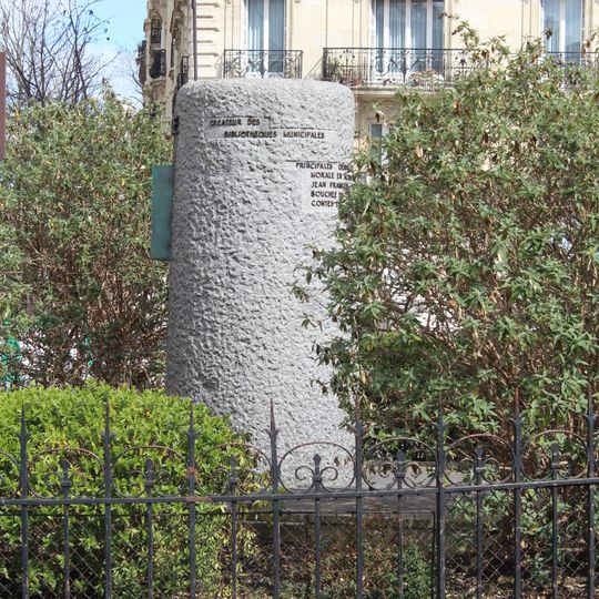 Monument à Jean Macé