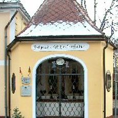 Flur-/Wegkapelle, sog. Marterkreuz, ehem. Hochgericht vom Alt-Schloss Purgstall