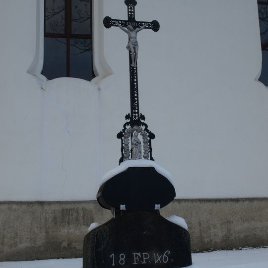 Kříž u kostela v Děpolticích