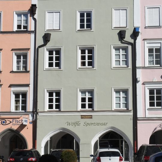 Wohn- und Geschäftshaus