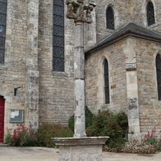 Croix de l'église Saint-Pierre-ès-Liens de Plélan-le-Petit