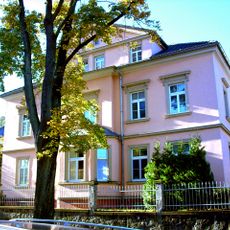 Villa mit Einfriedung Bahnhofstraße 9