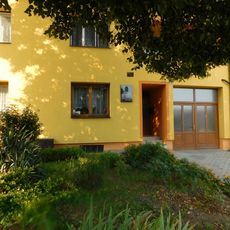 Pamětní deska Antonína Smětáka v Huštěnovicích