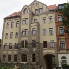 Mietshaus in geschlossener Bebauung konzipiert, mit Vorgarten Beyerstraße 14