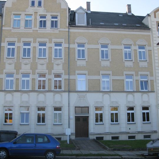 Mietshaus in geschlossener Bebauung mit Vorgarten Kaulbachstraße 8