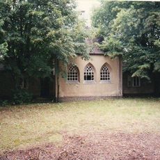 Reste der Friedhofsgestaltung Salzenforster Straße 85