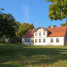 Zespół dworski w Trzęsaczu