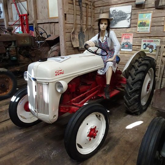 Möklinta traktor och nostalgimuseum