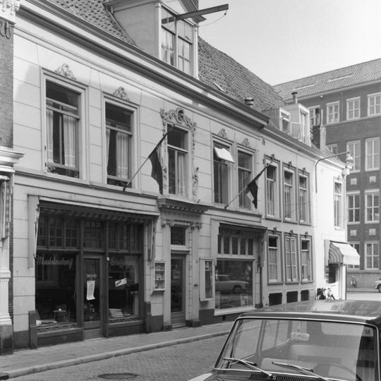 Vijf traveeën breed pand onder dwarsdak