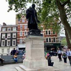 Statue of Henry Irving