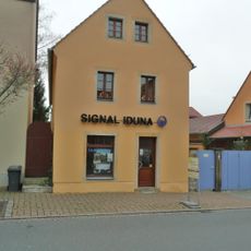 Wohnhaus, Scheune und Torpfeiler eines Bauernhofes Hauptstraße 10