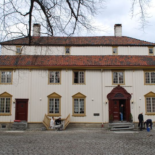 Bakke gård