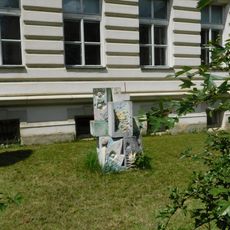 Plastika u gymnázia v Mladé Boleslavi