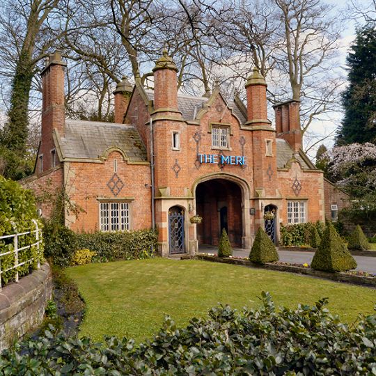 Entrance arch and gates to Mere New Hall