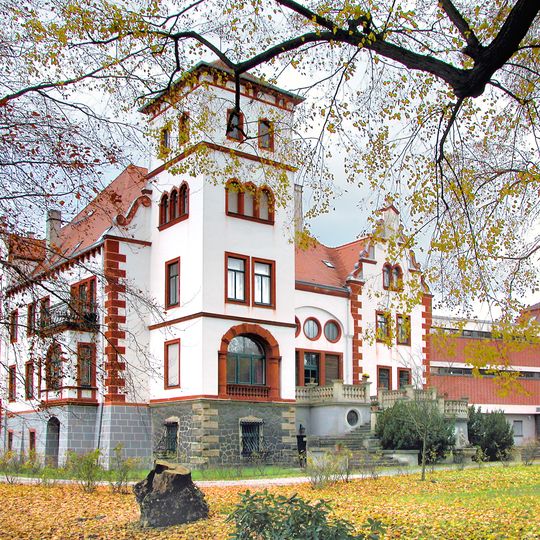 Einzeldenkmale der Sachgesamtheit Schloss und Rittergut Thammenhain: Schloss und Wohn-Nebengebäude Am Wildpark 4