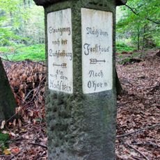 Wegestein (am Abzweig nach Luchsenburg)