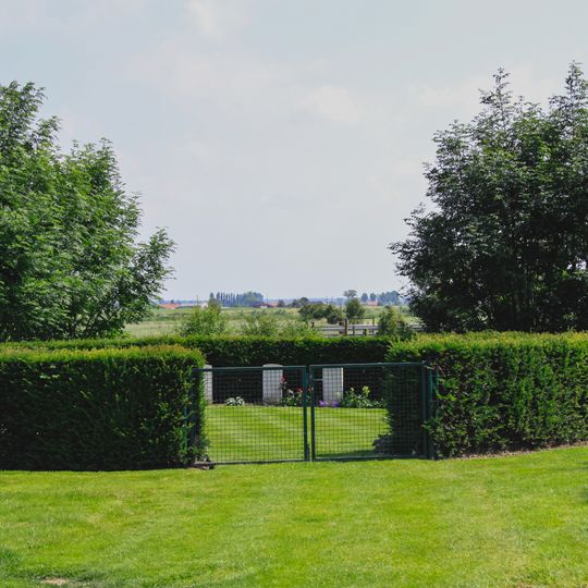 Beveren-IJzer Churchyard