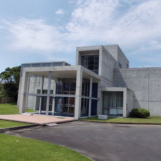 Iwasaki Art Museum