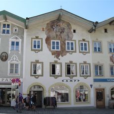 Wohn- und Geschäftshaus