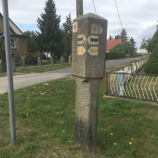 Wegestein Kronförstchener Straße, Ecke Lindenberg