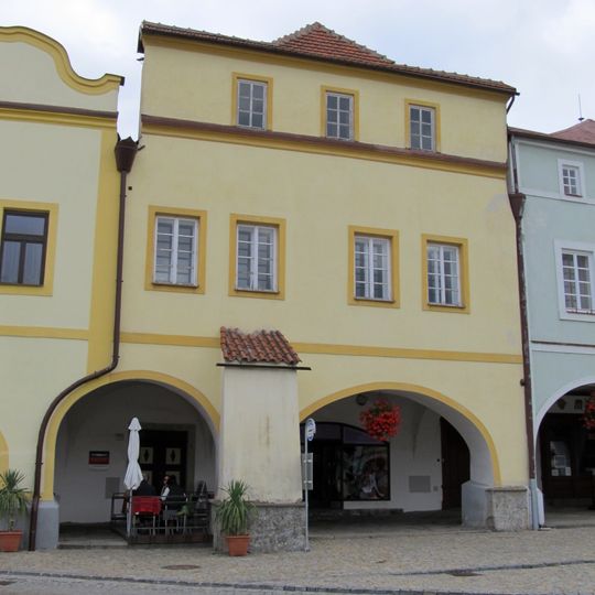 Husovo náměstí 1217