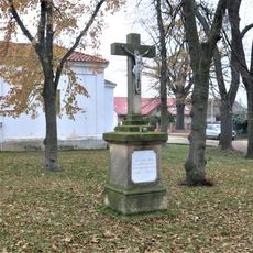 Kříž na návsi v Čachovicích