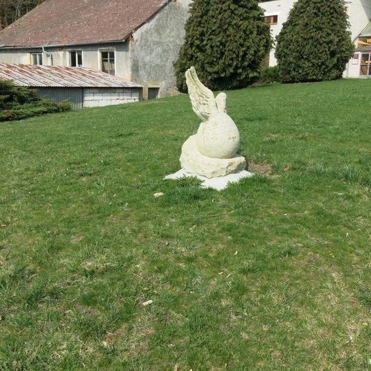 Kamenná plastika II v parku pod Kulturním domem v Konstantinových Lázních