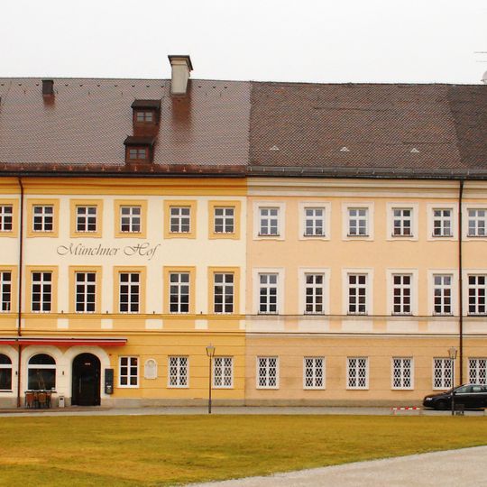 Ehemaliges Chorherrenhaus, jetzt Dekanatshaus