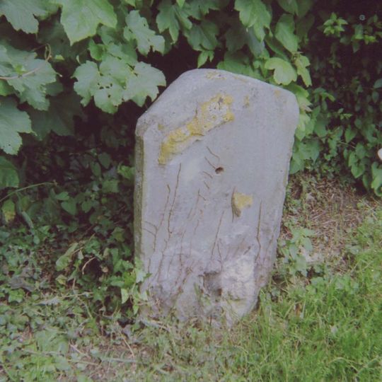 Milestone, Old London Road, W of jct with High Street, opp. Coach Lodge