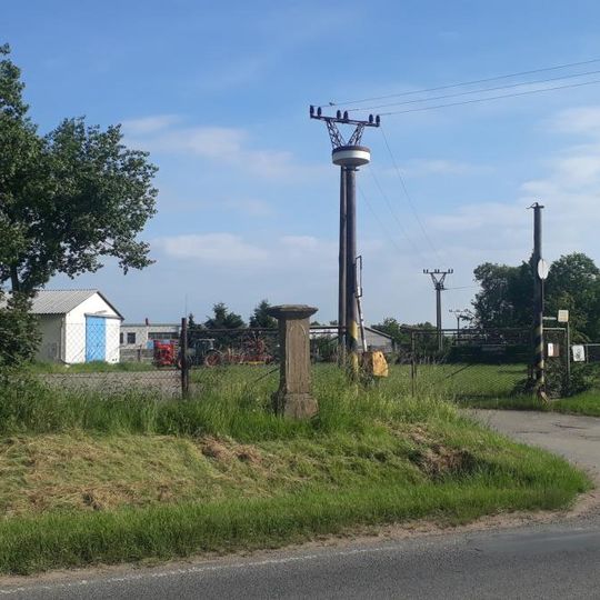 Kříž v Čisté u zemědělského areálu