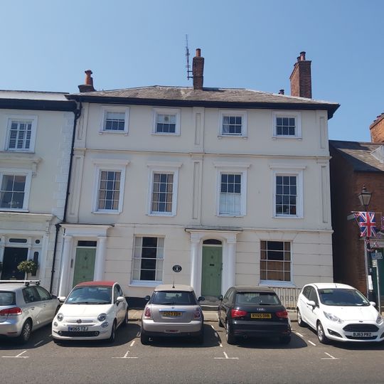 32 33, Castle Street