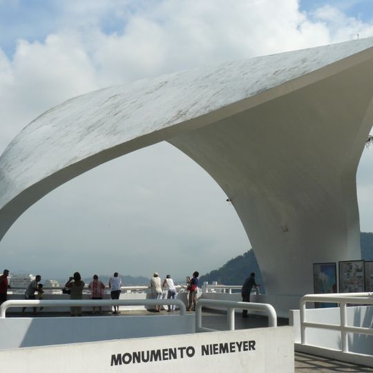Niemeyer Monument