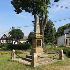 Pomník padlým ve válkách 1859-1866 na návsi v Arnolticích