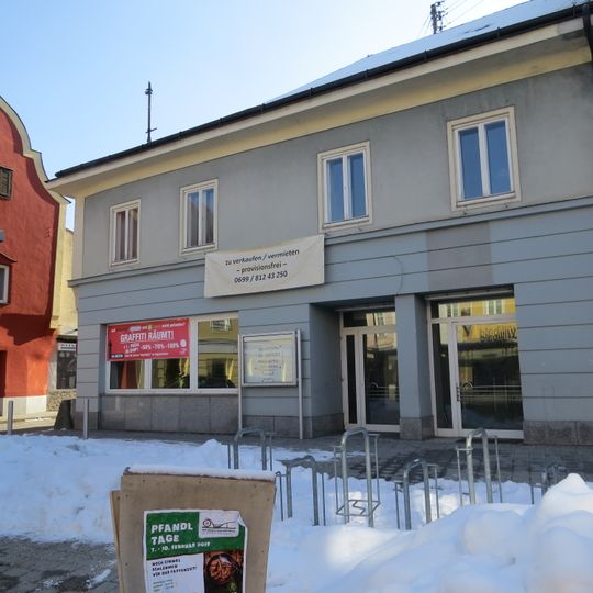 Wohn- und Geschäftshaus