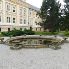 Fontána v zámeckém parku ve Světlé nad Sázavou