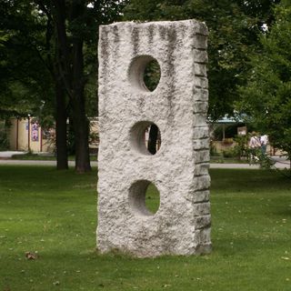 Stone sculpture (Karl Prantl)
