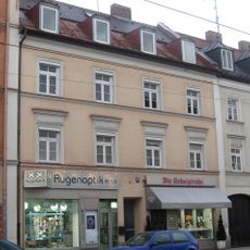 Dreigeschossiges Wohnhaus