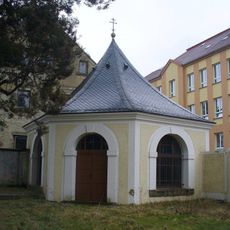 Kaple za kostelem svatého Jiří v Jiříkově