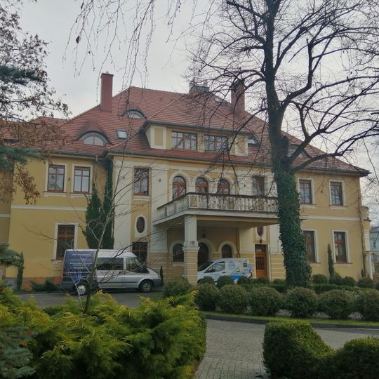 Karłuszowiec Palace Complex - villa