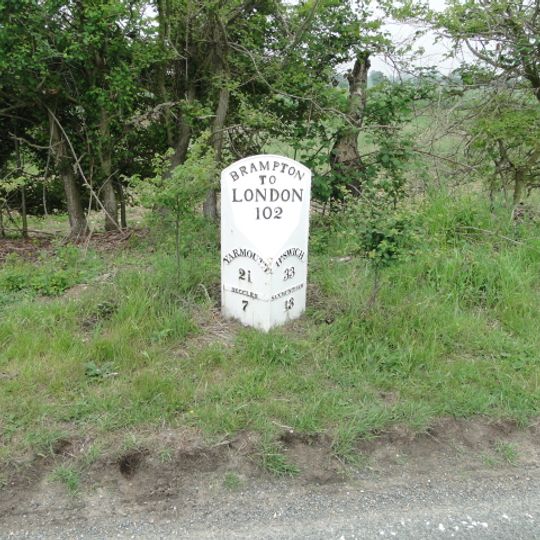 Milestone, N of crossroads for Uggeshall