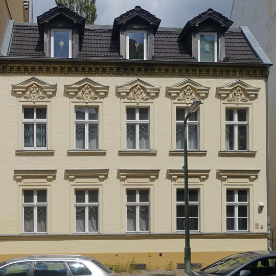 Wohnhaus mit Hintergebäude Herbststraße 12