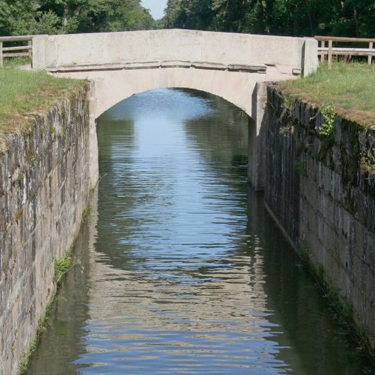 Bogenbrücke der Schleuse 61