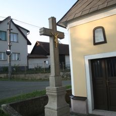 Kříž u kaple v Šetějovicích