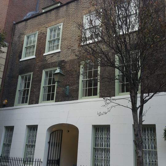 17 and 20 Alie Street and area railings